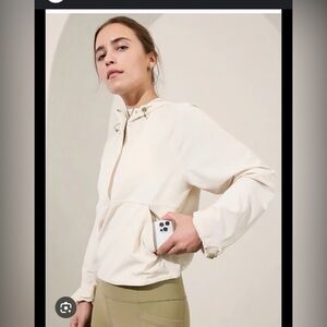 *NWT* ATHLETA Boundless Crop Popover - Cream